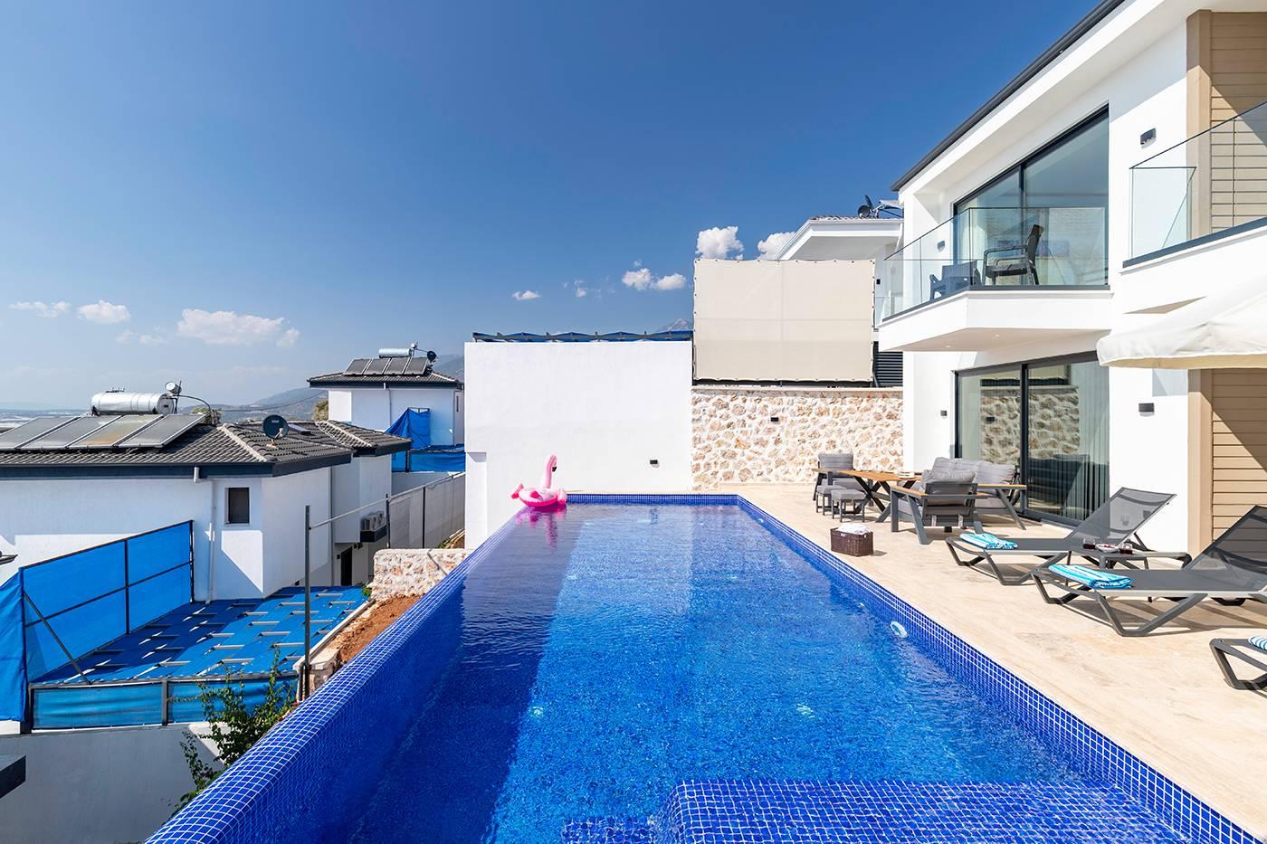 Kaş Yeşilköy'de Huzurlu Doğada, Özel Havuzlu, Modern Villa-43560