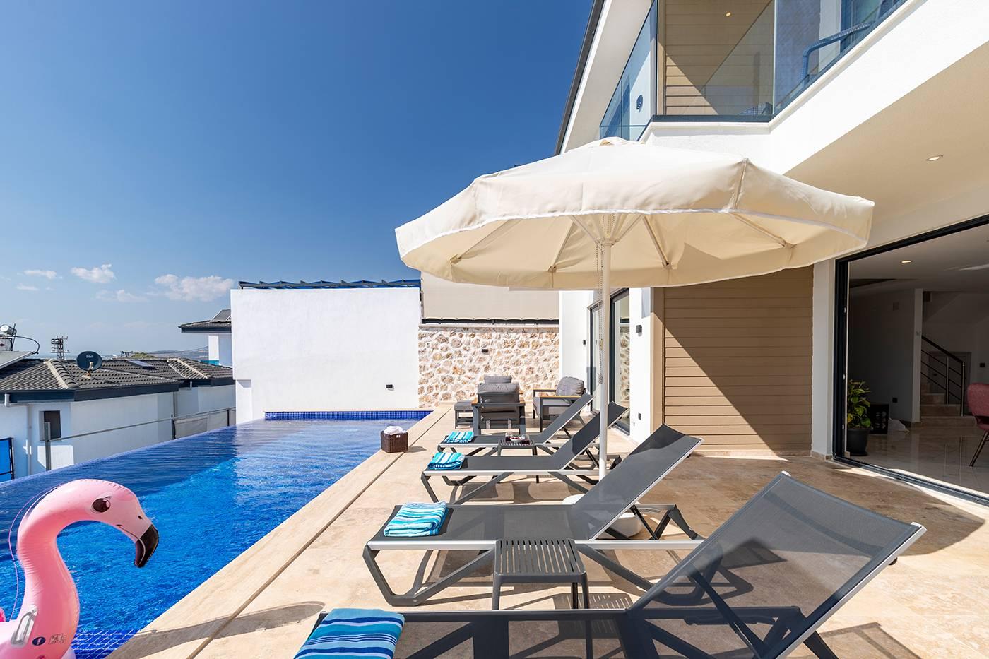 Kaş Yeşilköy'de Huzurlu Doğada, Özel Havuzlu, Modern Villa-43560