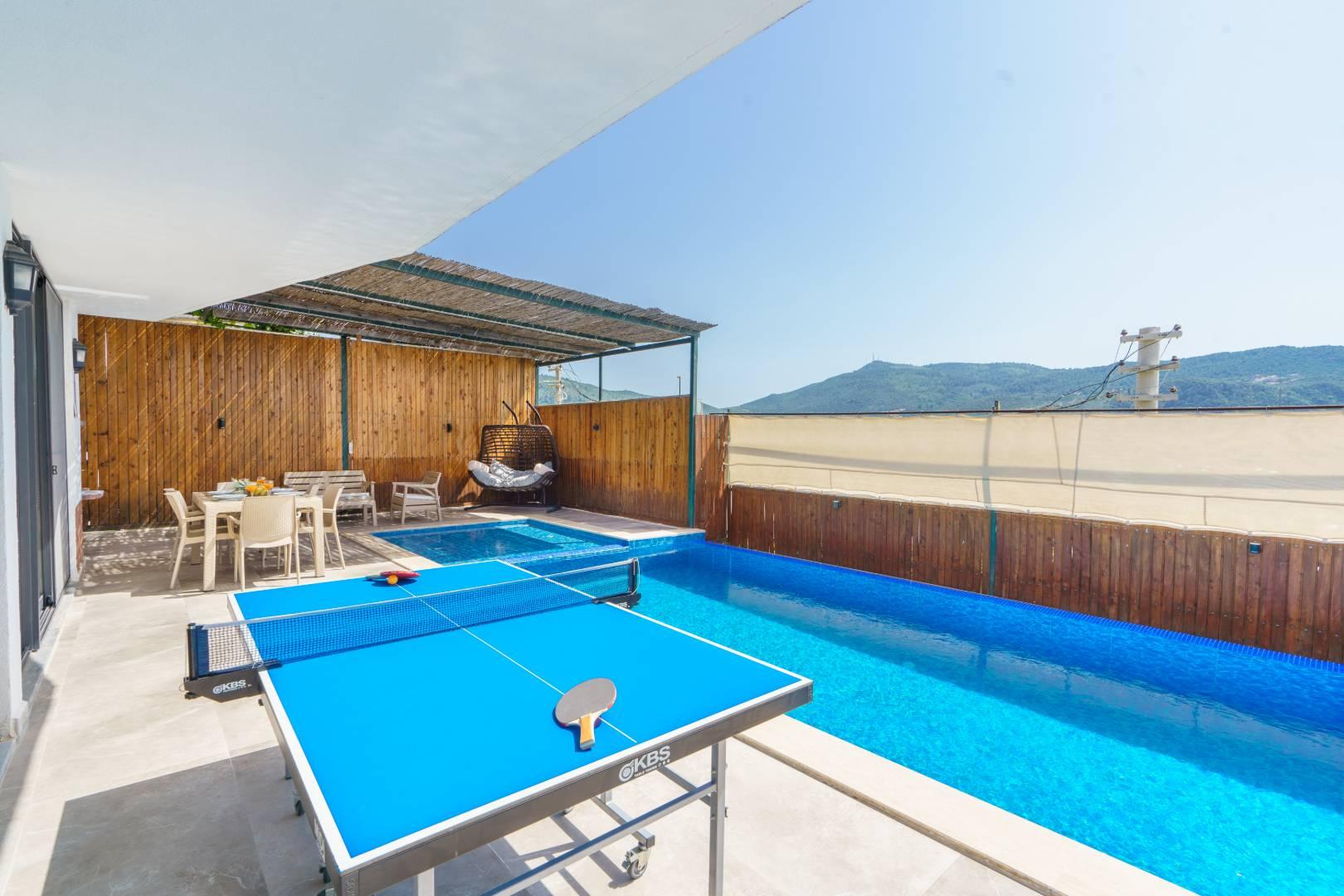 Kaş Yeşilköy'de Sakin Konumda, Özel Havuzlu, Modern Villa-42403