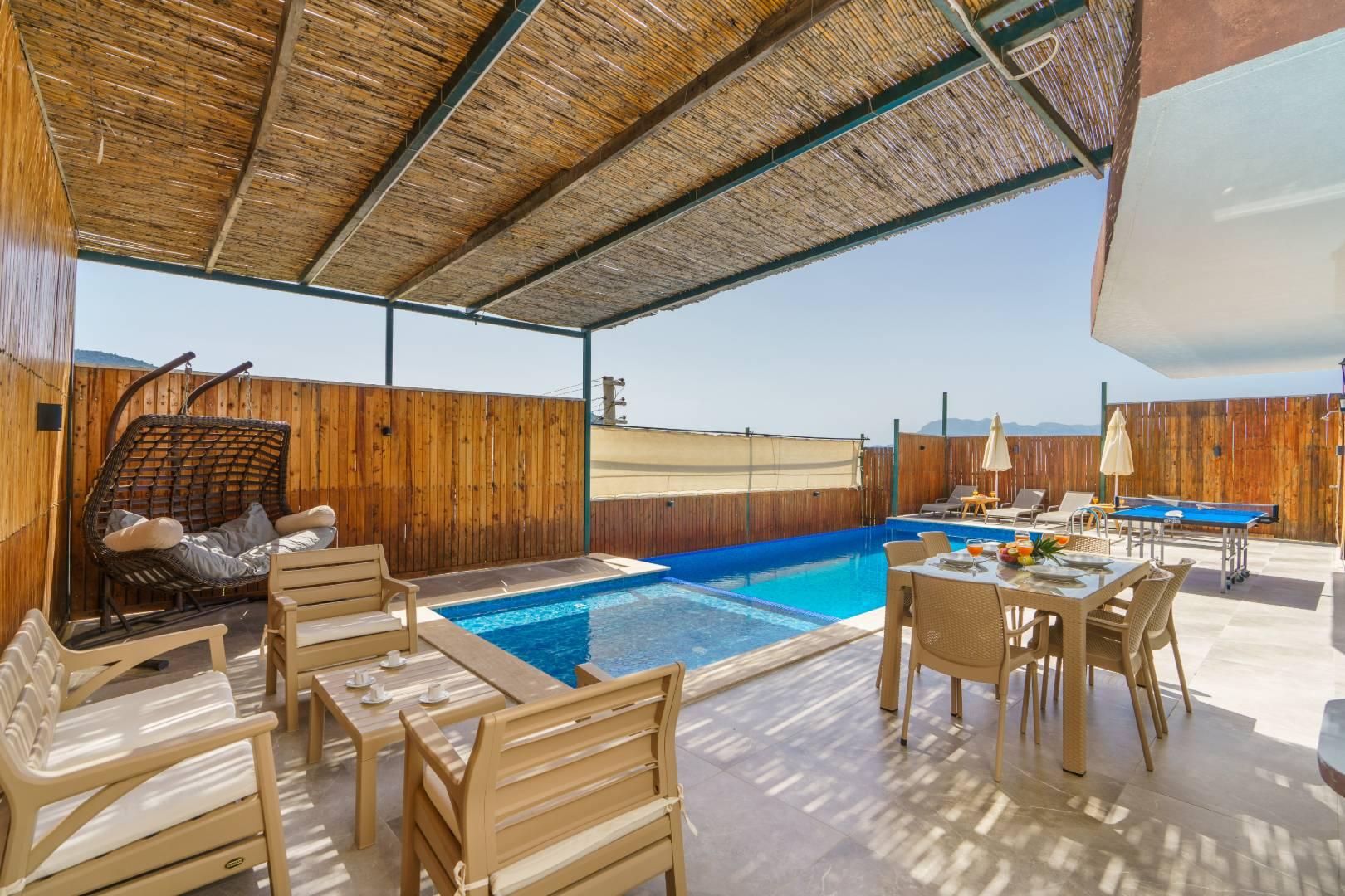 Kaş Yeşilköy'de Sakin Konumda, Özel Havuzlu, Modern Villa-42403