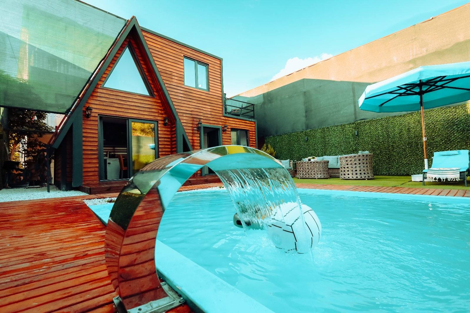 Kaş Yeşilköy'de Minimalist Tasarımlı, Özel Havuzlu, Ahşap Villa