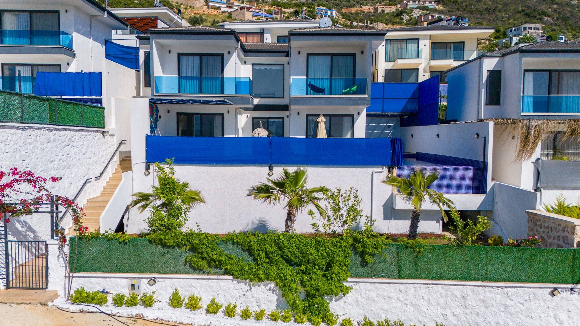 Kaş Yeşilköy'de Modern Tasarımlı, Özel Havuzlu, Jakuzili, Lüks Villa