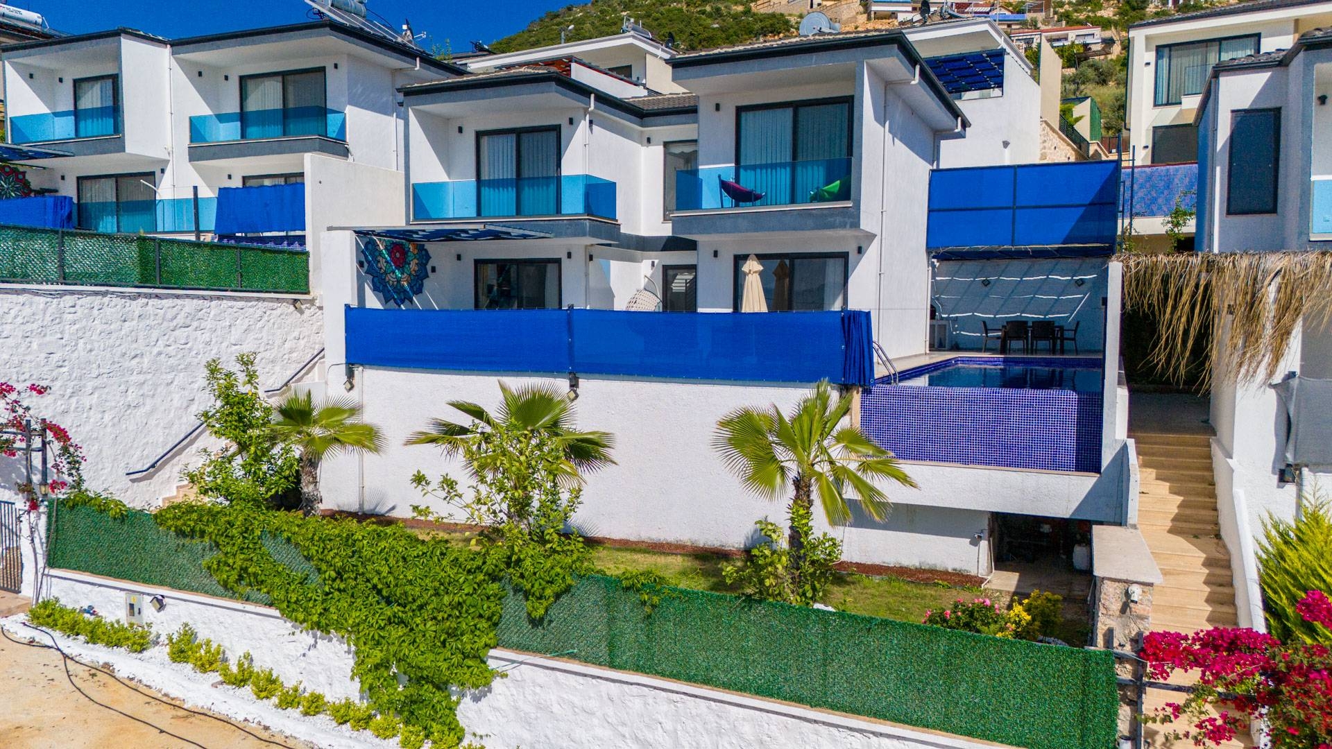 Kaş Yeşilköy'de Modern Tasarımlı, Özel Havuzlu, Jakuzili, Lüks Villa