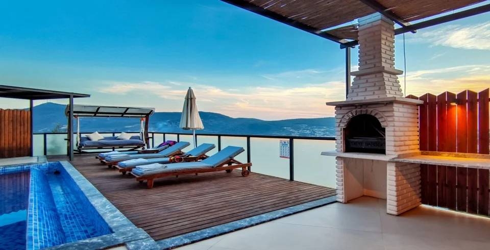Kaş Yeşilköy'de Muhteşem Doğa İçerisinde, Özel Havuzlu, Konforlu Villa