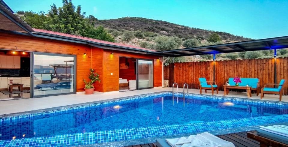 Kaş Yeşilköy'de Muhteşem Doğa İçerisinde, Özel Havuzlu, Konforlu Villa