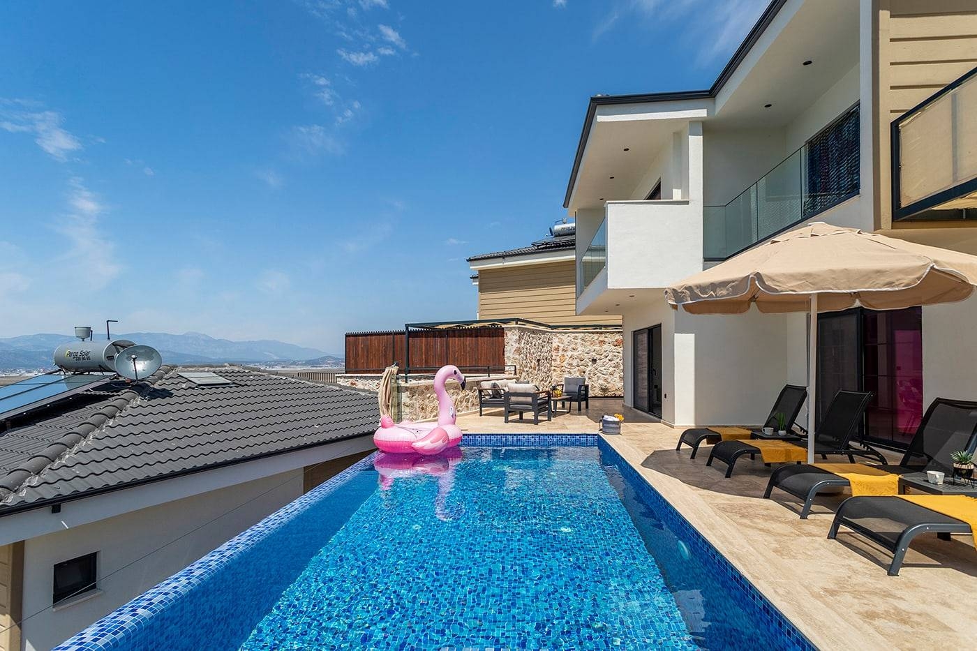 Kaş Yeşilköy'de Nezih Konumda, Özel Havuzlu, Sinema Odalı Villa