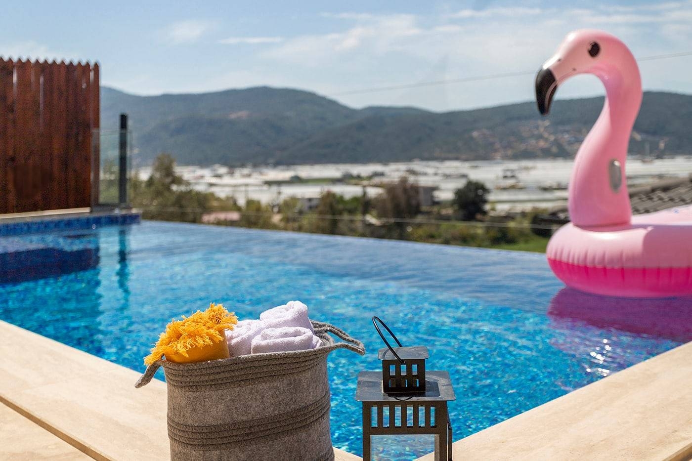 Kaş Yeşilköy'de Nezih Konumda, Özel Havuzlu, Sinema Odalı Villa