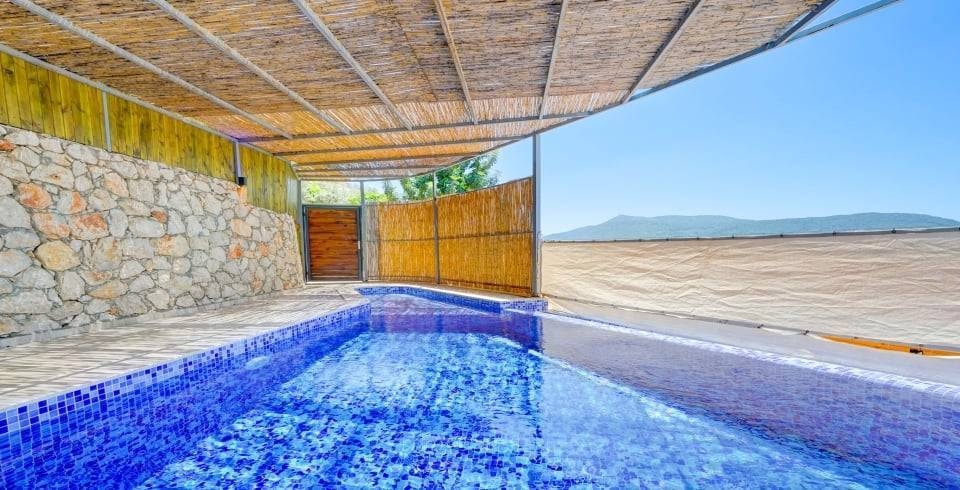 Kaş Yeşilköy'de Sakin Konumda, Özel Havuzlu, Jakuzili Villa