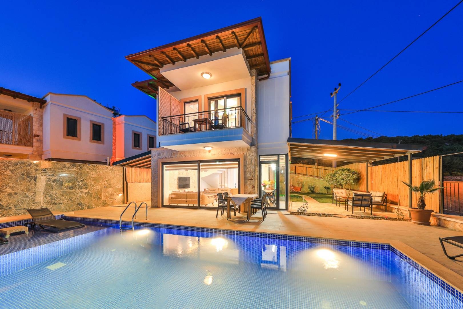 Kaş Andifli'de Elverişli Konumda, Özel Havuzlu, Kiralık Villa
