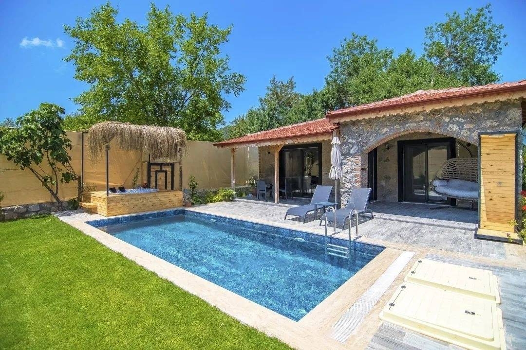 Fethiye Kayaköy'de Geniş Bahçeli, Özel Havuzlu, Jakuzili Villa