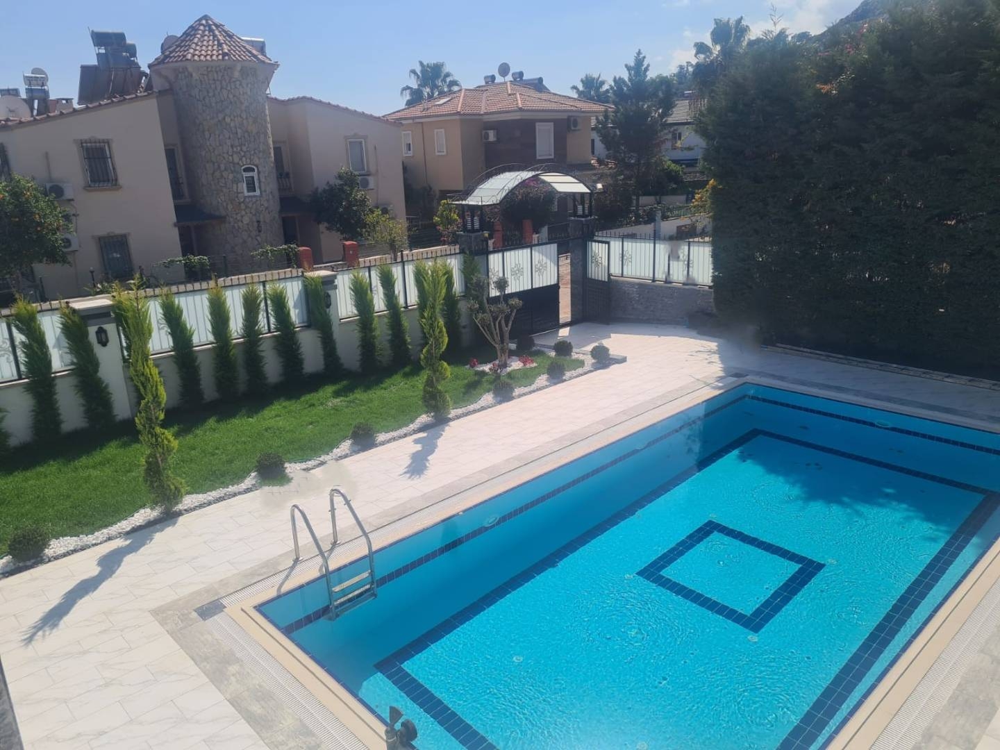 Kemer Çamyuva'da Yemyeşil Doğada, Özel Havuzlu, Şık Villa