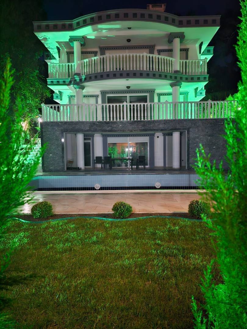 Kemer Çamyuva'da Yemyeşil Doğada, Özel Havuzlu, Şık Villa