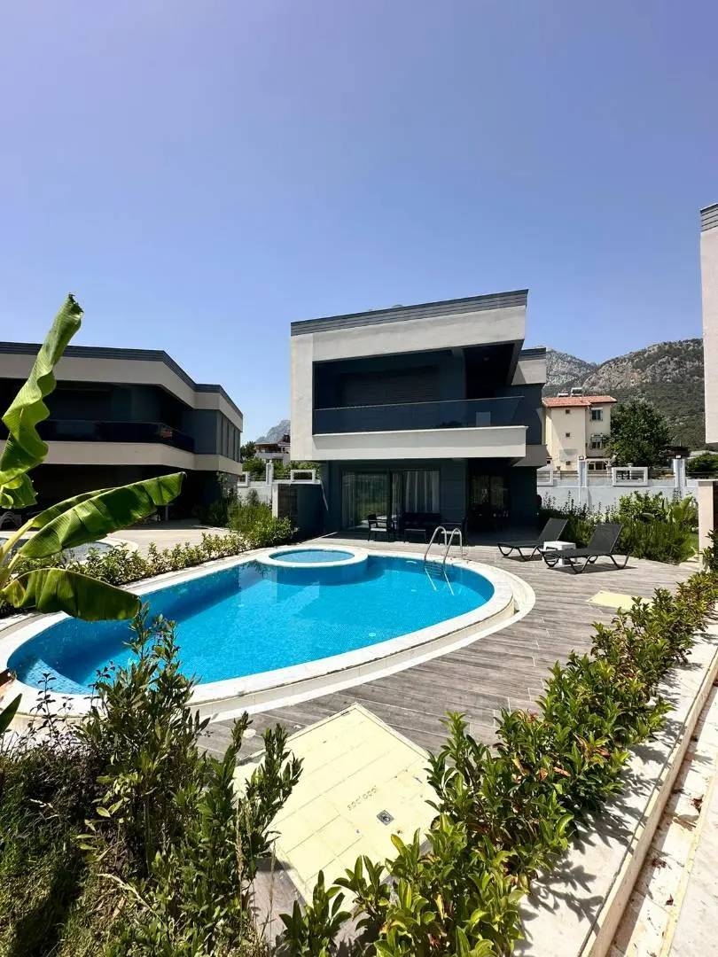Kemer Göynük'te Elverişli Konumda, Özel Havuzlu, Şık Villa