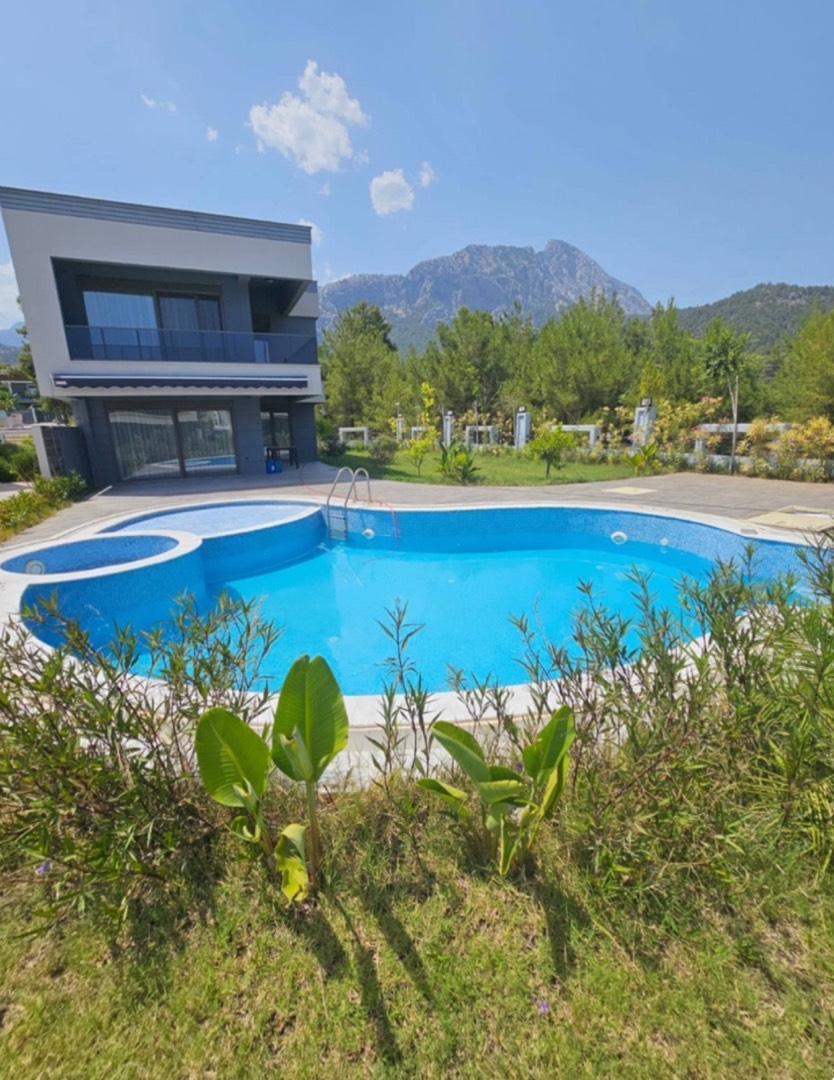 Kemer Göynük'te Merkeze Yakın, Özel Havuzlu, Konforlu Villa