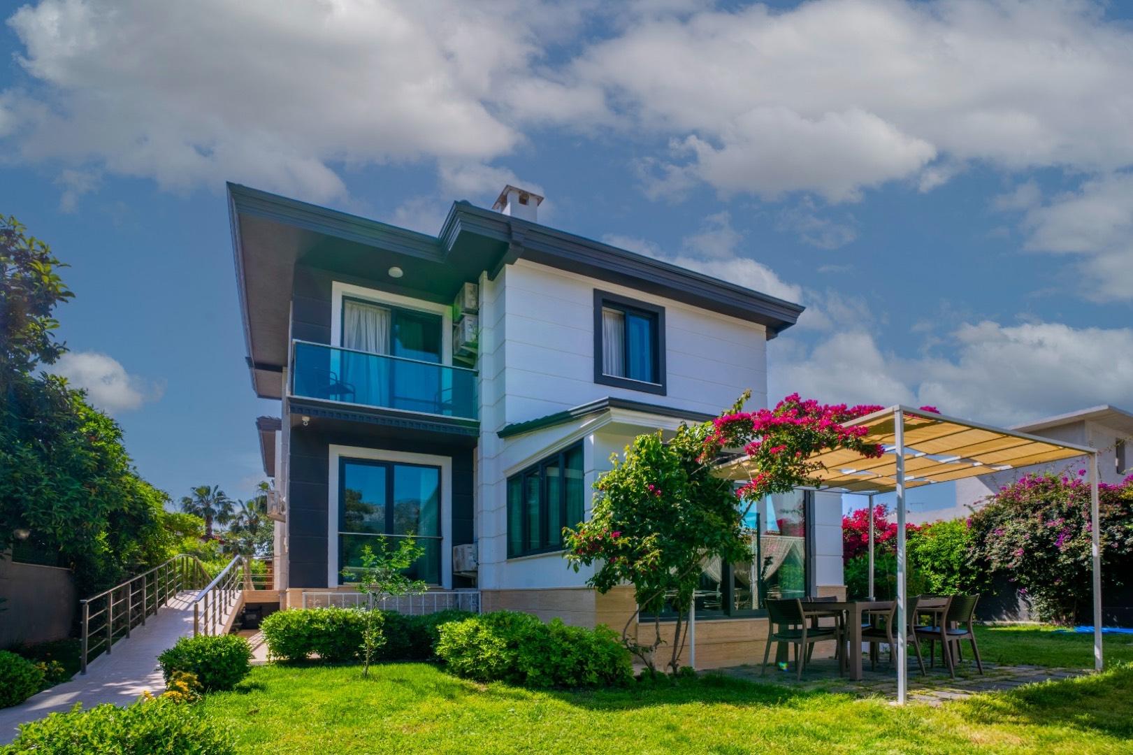 Kemer Tekirova'da Sahile Yakın, Bahçeli, Konforlu, 2+1 Kiralık Suit-19607