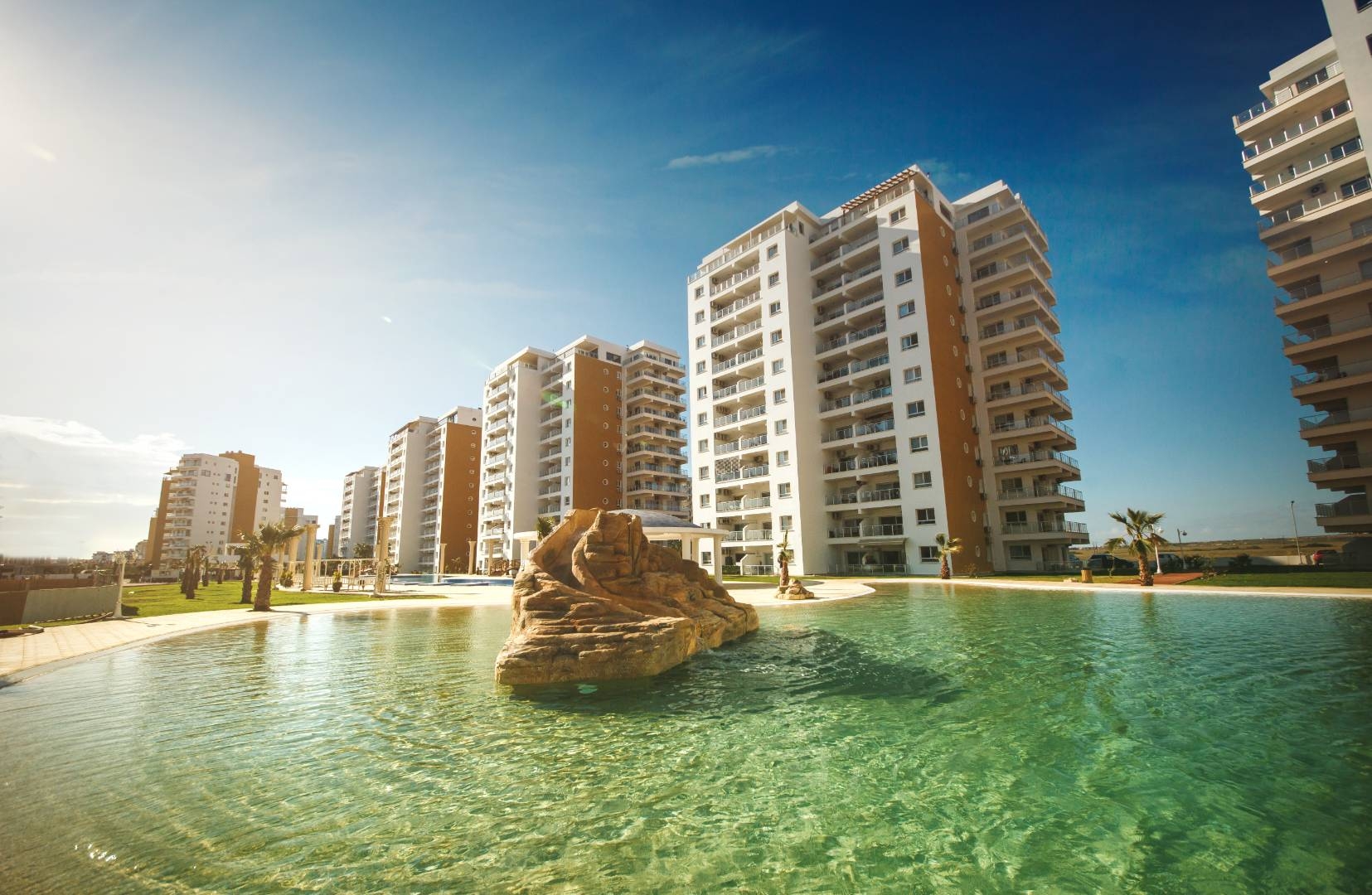 Kıbrıs İskele'de Enfes Deniz Manzaralı, Ortak Havuzlu, Şık Tatil Daire