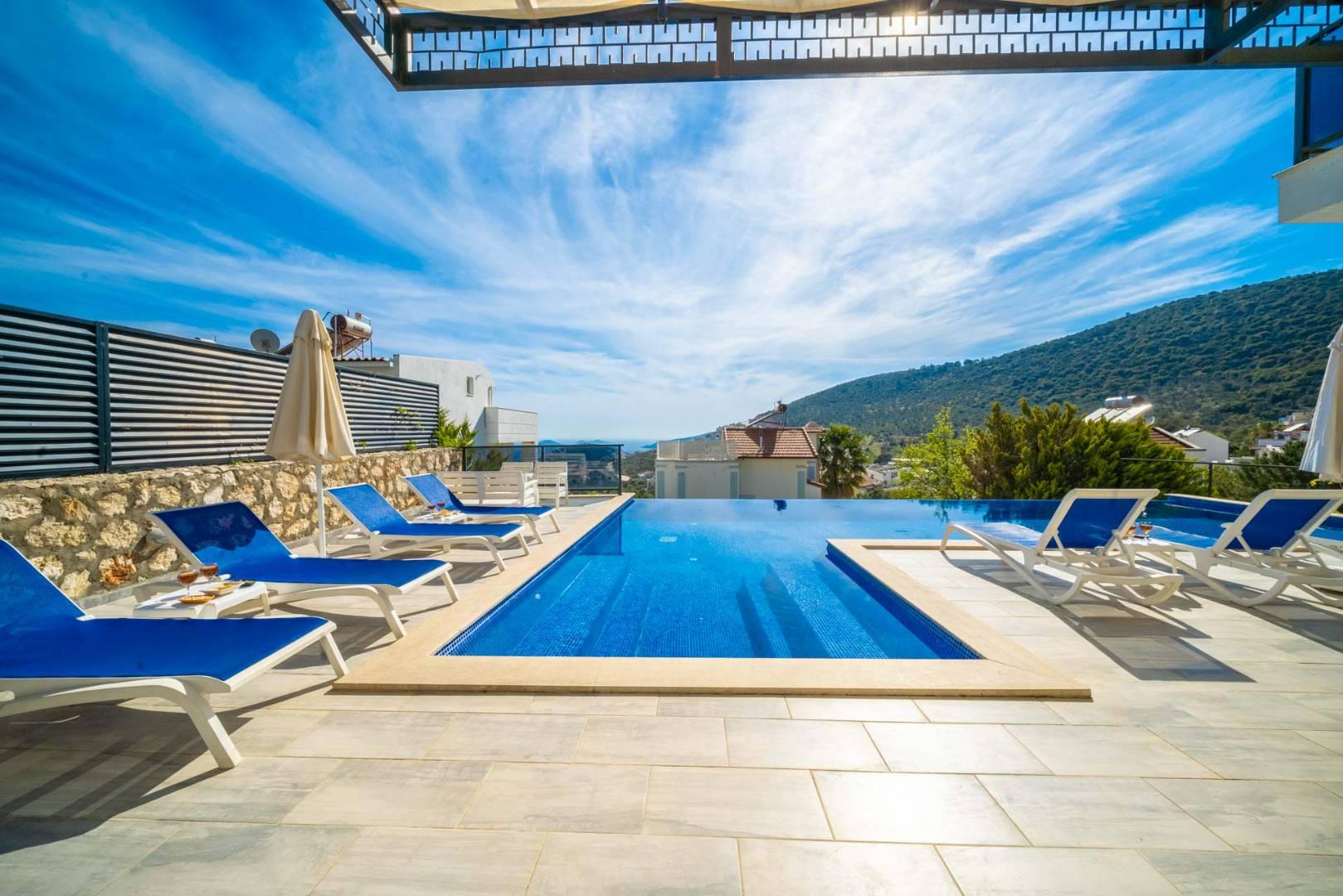 Kaş Kalkan'da Denize Yakın Mesafede, Özel Havuzlu, 5+1 Villa-40872