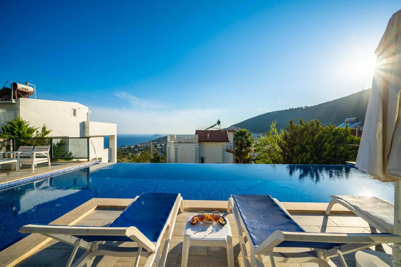 Kaş Kalkan'da Denize Yakın Mesafede, Özel Havuzlu, 5+1 Villa-40872