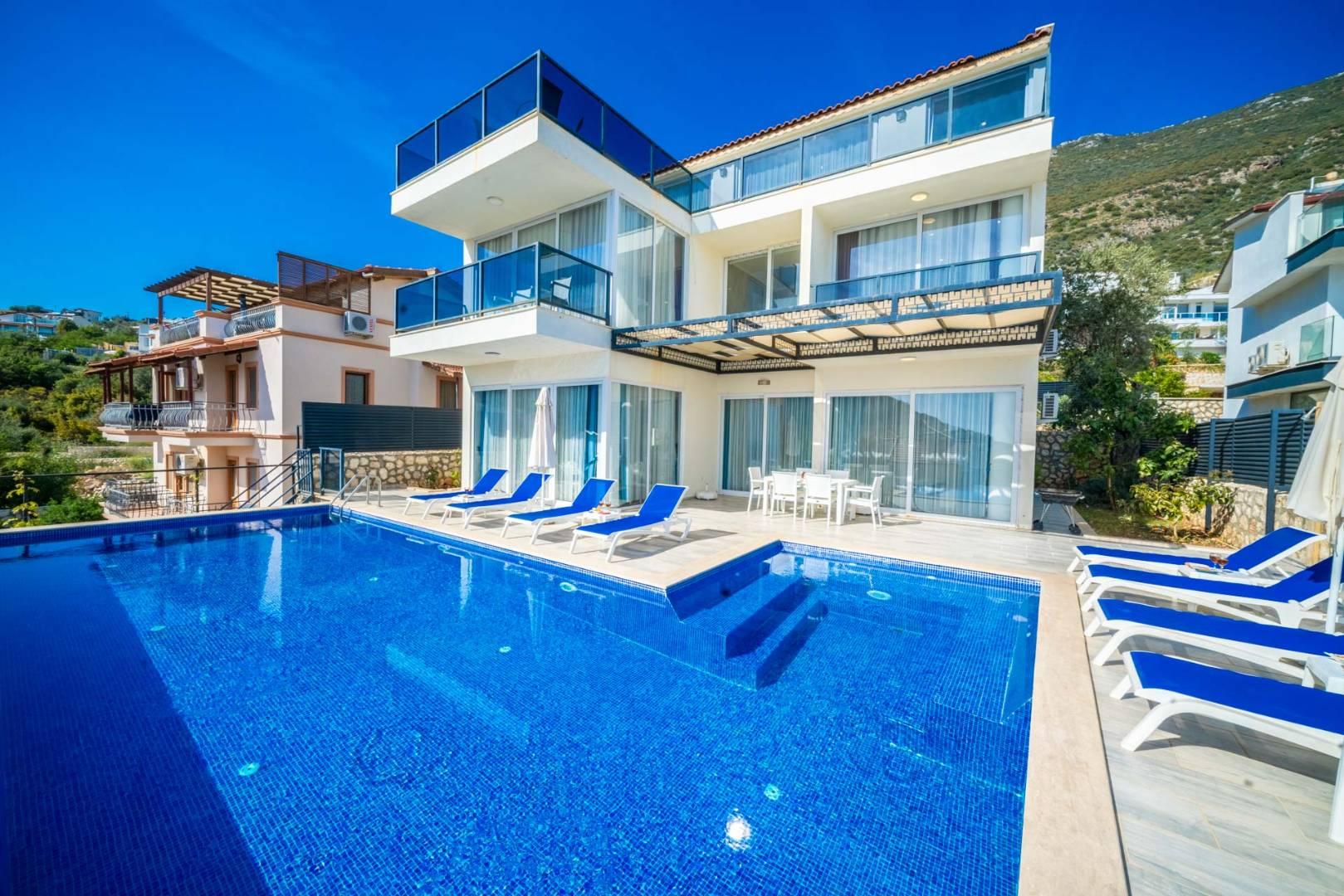 Kaş Kalkan'da Denize Yakın Mesafede, Özel Havuzlu, 5+1 Villa-40872