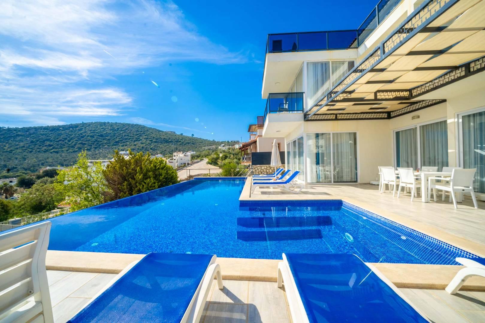 Kaş Kalkan'da Denize Yakın Mesafede, Özel Havuzlu, 5+1 Villa-40872
