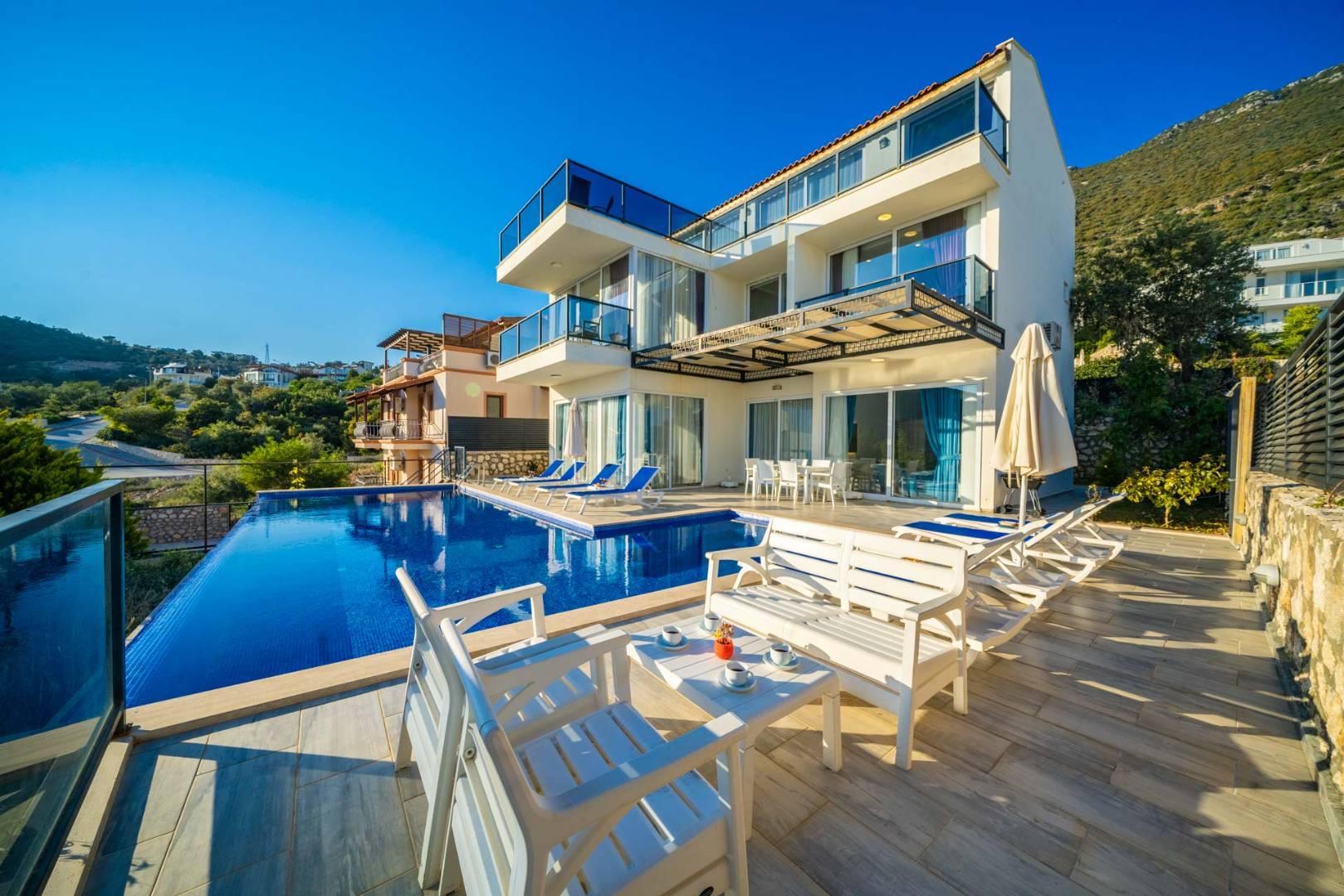 Kaş Kalkan'da Denize Yakın Mesafede, Özel Havuzlu, 5+1 Villa-40872