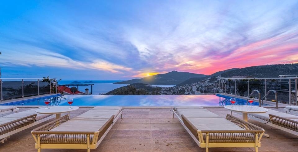 Kaş Kalkan'da Geniş Ailelere Uygun, Özel Havuzlu, Modern Villa
