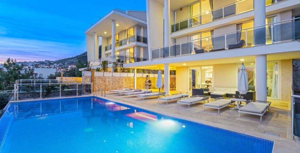 Kaş Kalkan'da Geniş Ailelere Uygun, Özel Havuzlu, Modern Villa