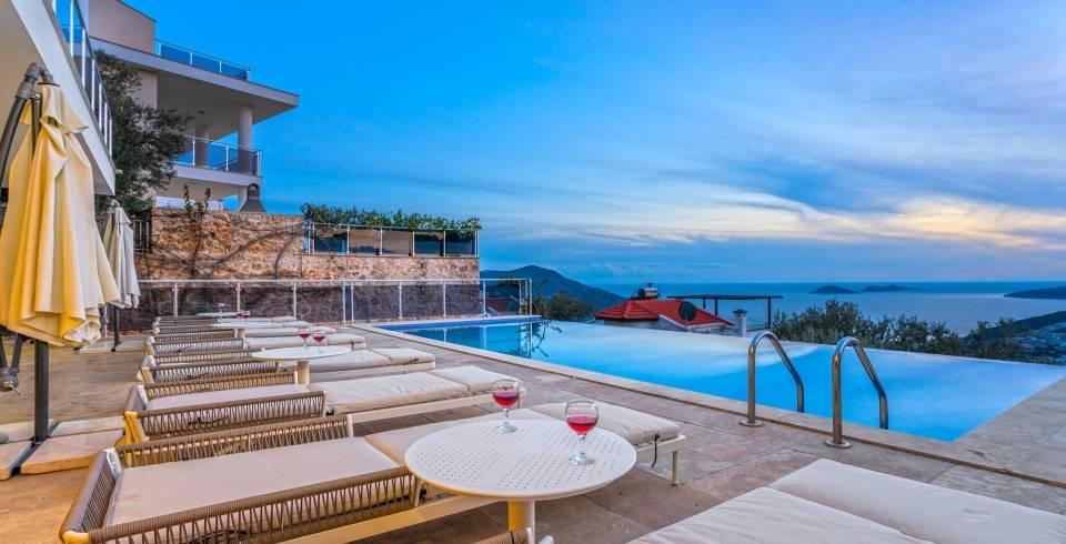 Kaş Kalkan'da Geniş Ailelere Uygun, Özel Havuzlu, Modern Villa-40080