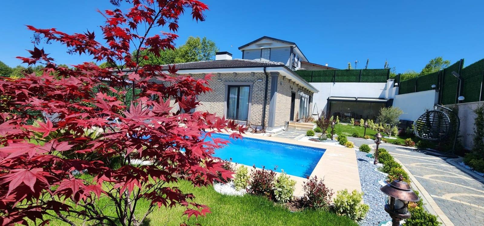 Kocaeli Kandıra'da Geniş Ailelere Uygun, Özel Havuzlu, 3+1 Villa