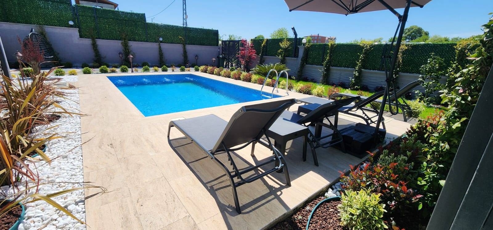 Kocaeli Kandıra'da Geniş Ailelere Uygun, Özel Havuzlu, 3+1 Villa