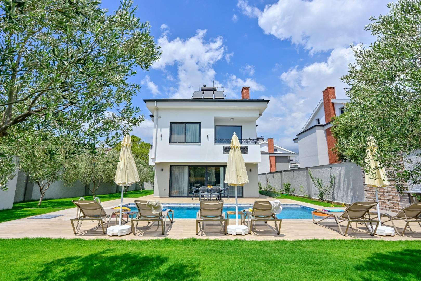 Fethiye Ölüdeniz'de Geniş Bahçeli, Özel Havuzlu, Konforlu Villa-39147