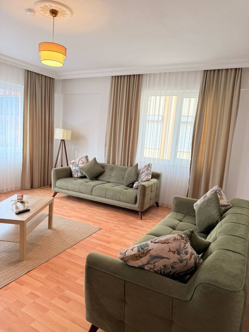 Antalya Konyaaltı'nda Sahile Yakın, Çekirdek Ailelere Uygun, Şık Suit