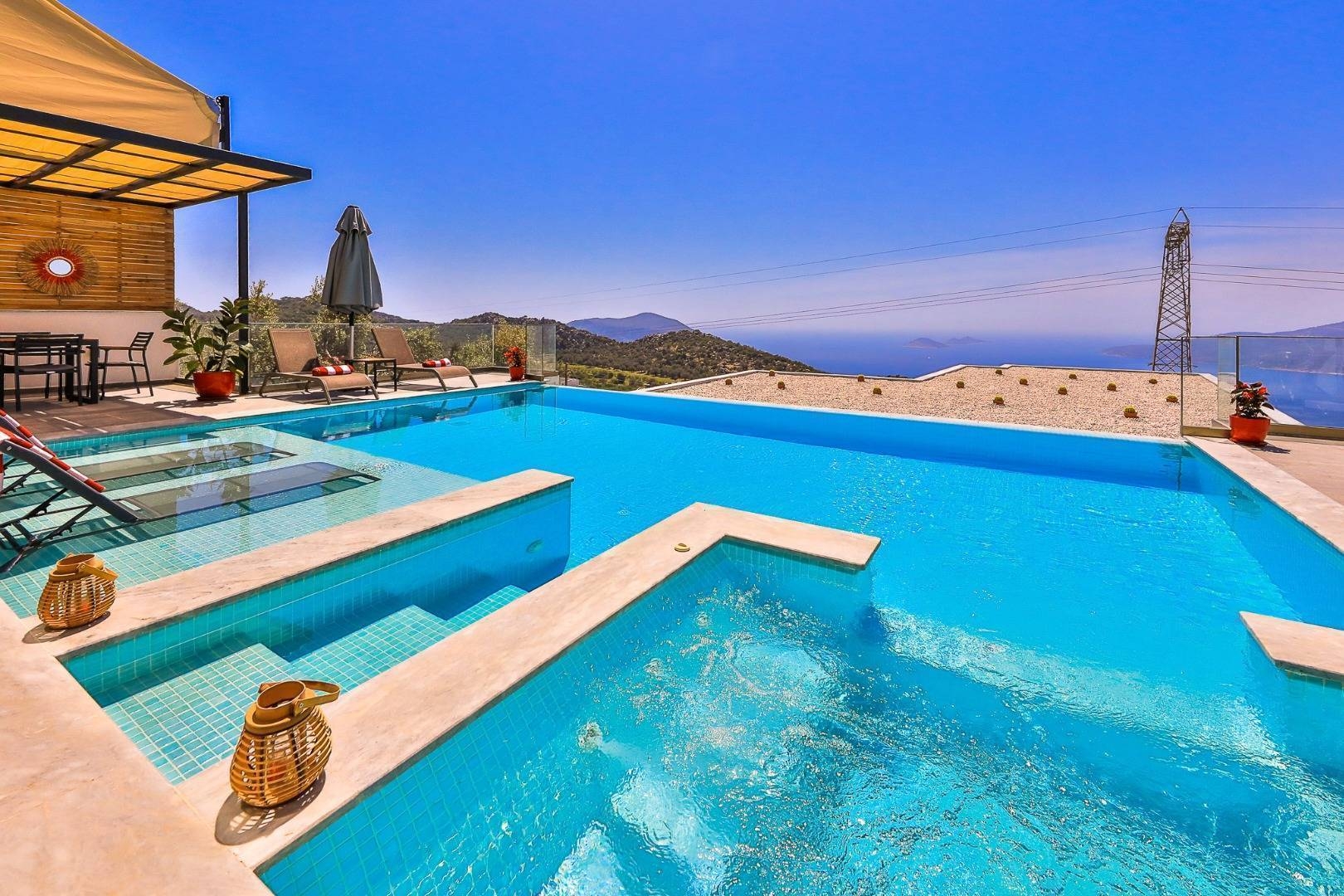 Kaş Kördere'de Deniz Manzaralı, Özel Havuzlu, Jakuzili Villa
