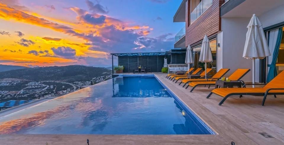 Kalkan Kördere'de Enfes Deniz Manzaralı, Sonsuzluk Havuzlu, 4+1 Villa