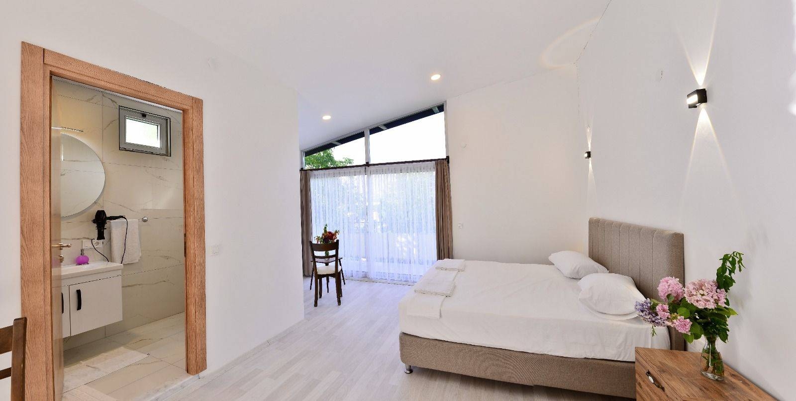 Kumluca Adrasan'da Kahvaltı Dahil, 3 Kişilik, Konforlu Oda