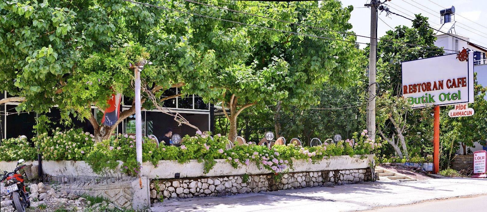 Kumluca Adrasan'da Kahvaltı Dahil, 3 Kişilik, Konforlu Oda