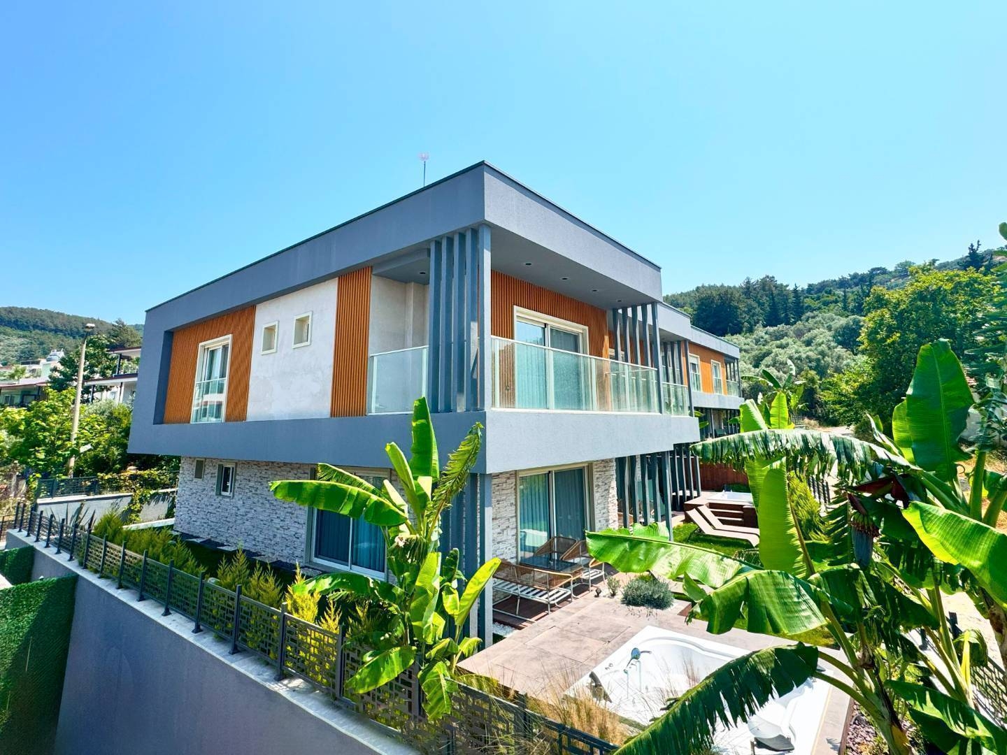 Kuşadası Davutlar'da Çekirdek Ailelere Uygun, Jakuzili, 3+1 Villa