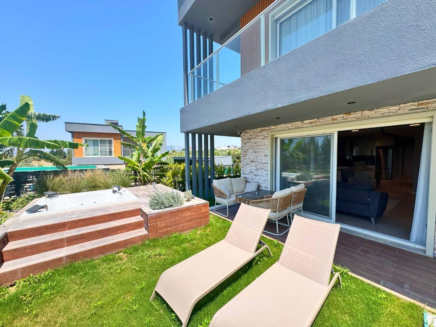 Kuşadası Davutlar'da Çekirdek Ailelere Uygun, Jakuzili, 3+1 Villa-42878