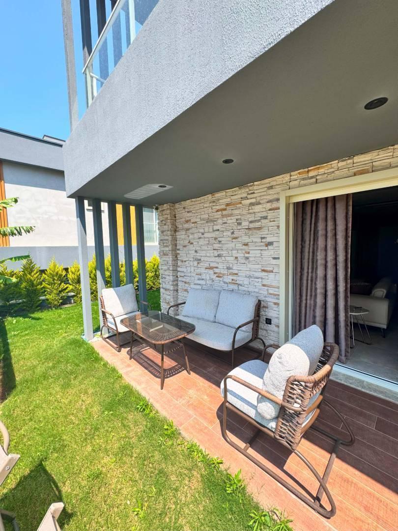 Kuşadası Davutlar'da Modern Tasarımlı, Geniş Bahçeli, Jakuzili Villa-42880