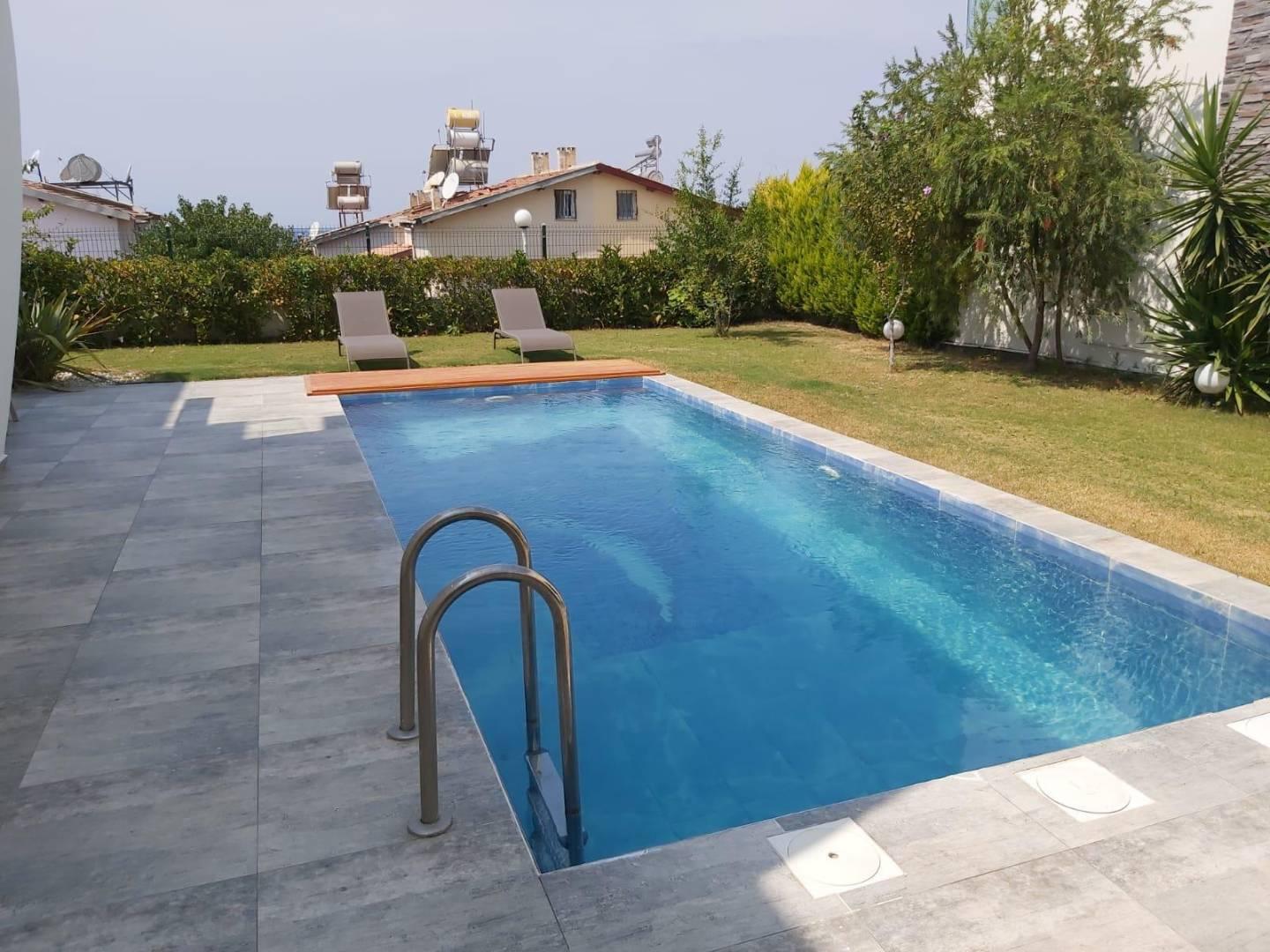 Kuşadası Değirmendere'de Barbekü Alanlı, Özel Havuzlu, Geniş Villa-43573