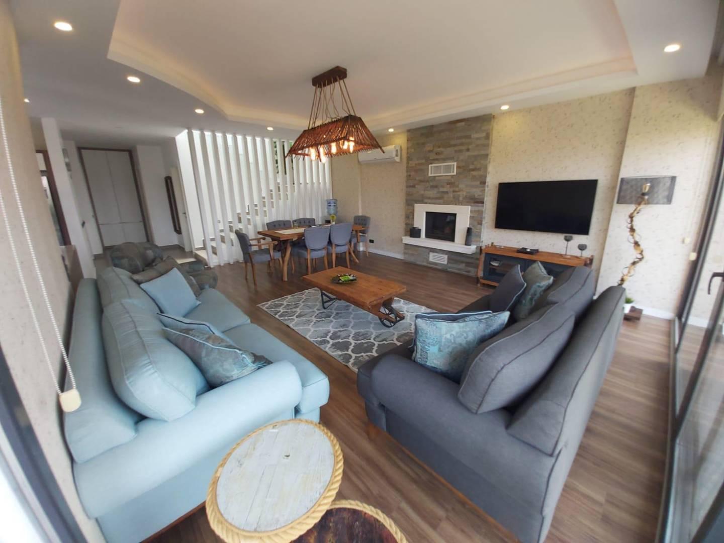 Kuşadası Değirmendere'de Barbekü Alanlı, Özel Havuzlu, Geniş Villa-43573