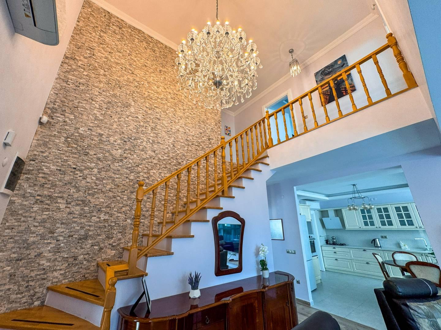 Kuşadası Değirmendere'de Merkezi Konumda, Özel Havuzlu, 4+1 Villa-42196