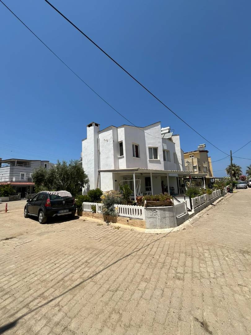 Kuşadası Güzelçamlı'da Denize Sıfır, 5 Kişilik, Konforlu Villa