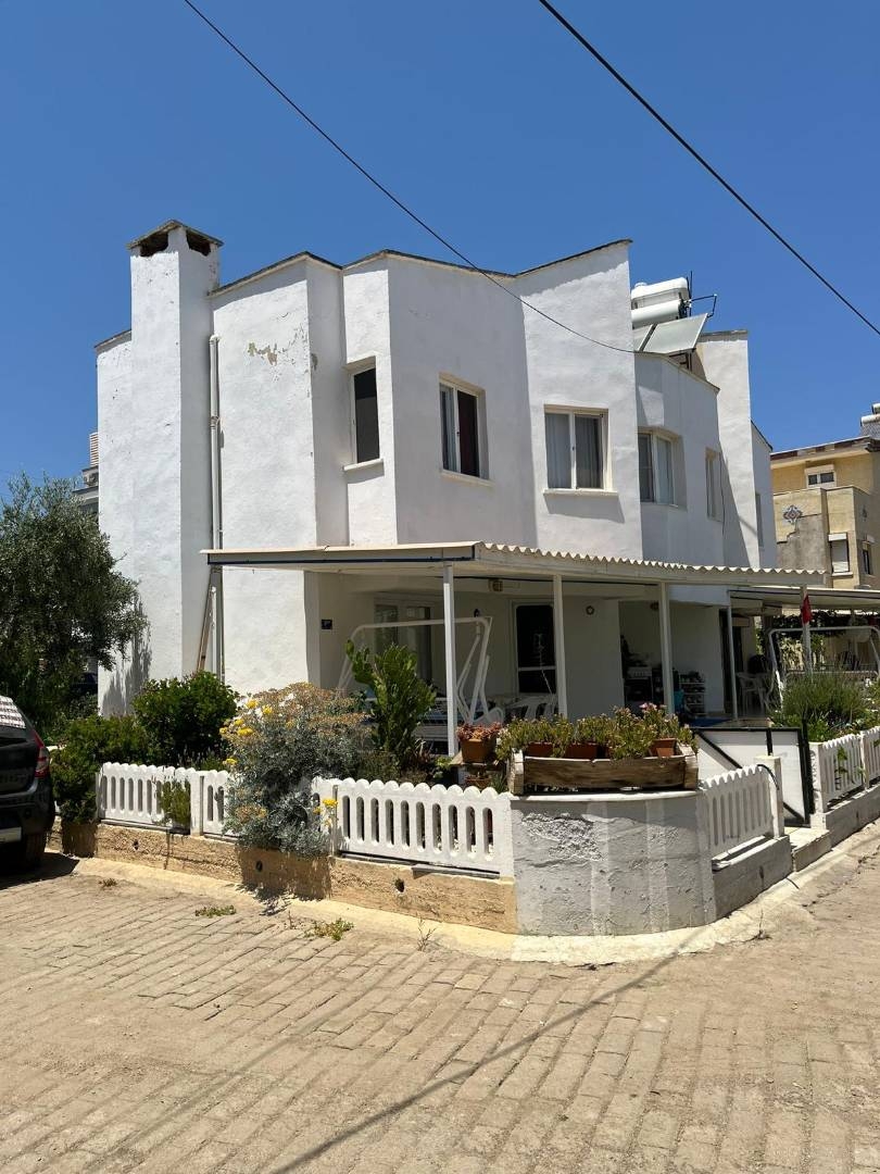 Kuşadası Güzelçamlı'da Denize Sıfır, 5 Kişilik, Konforlu Villa