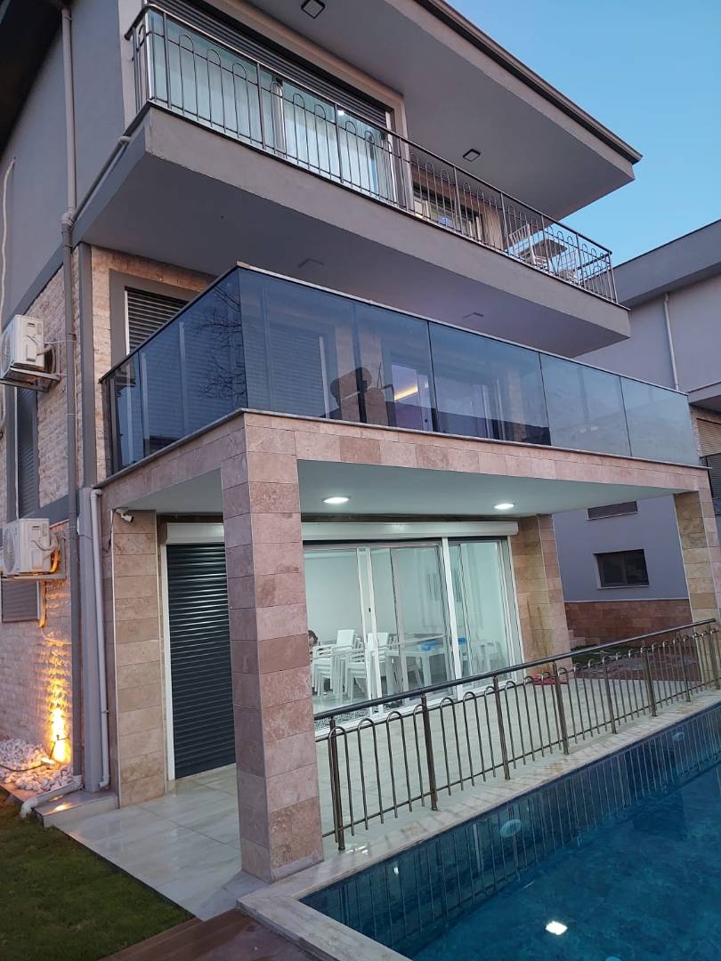 Kuşadası Güzelçamlı'da Merkeze Yakın, Özel Havuzlu, Şık Villa