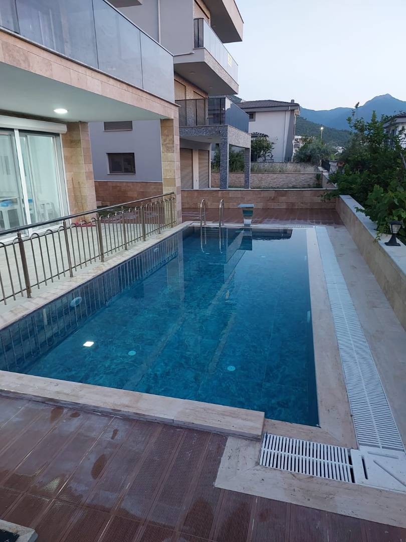 Kuşadası Güzelçamlı'da Merkeze Yakın, Özel Havuzlu, Şık Villa