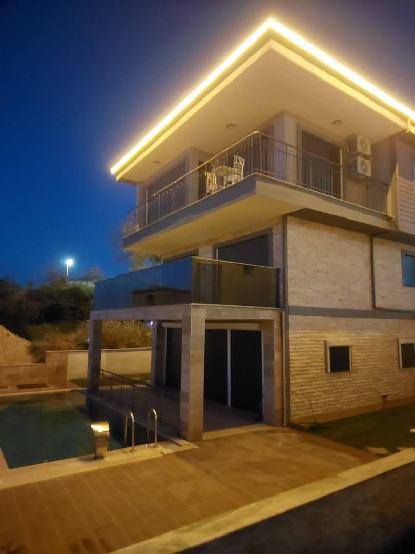 Kuşadası Güzelçamlı'da Merkeze Yakın, Özel Havuzlu, Şık Villa-43166