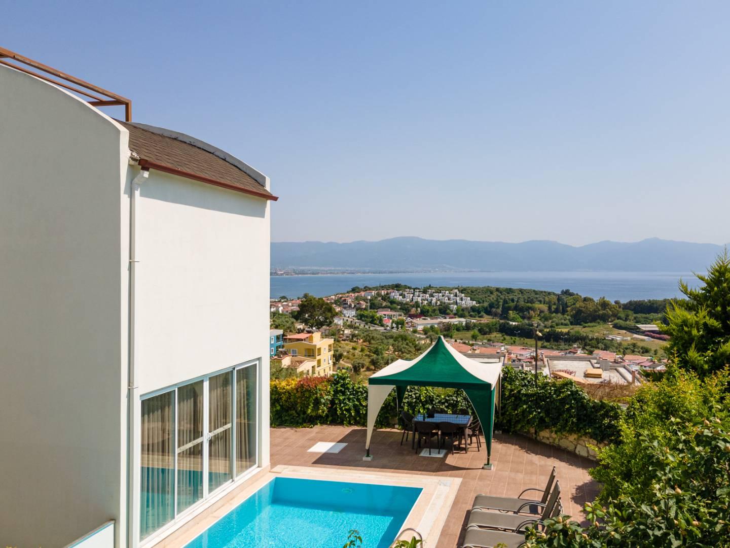 Kuşadası Kadınlar Denizi'nde Deniz Manzaralı, Özel Havuzlu, Lüks Villa-12718