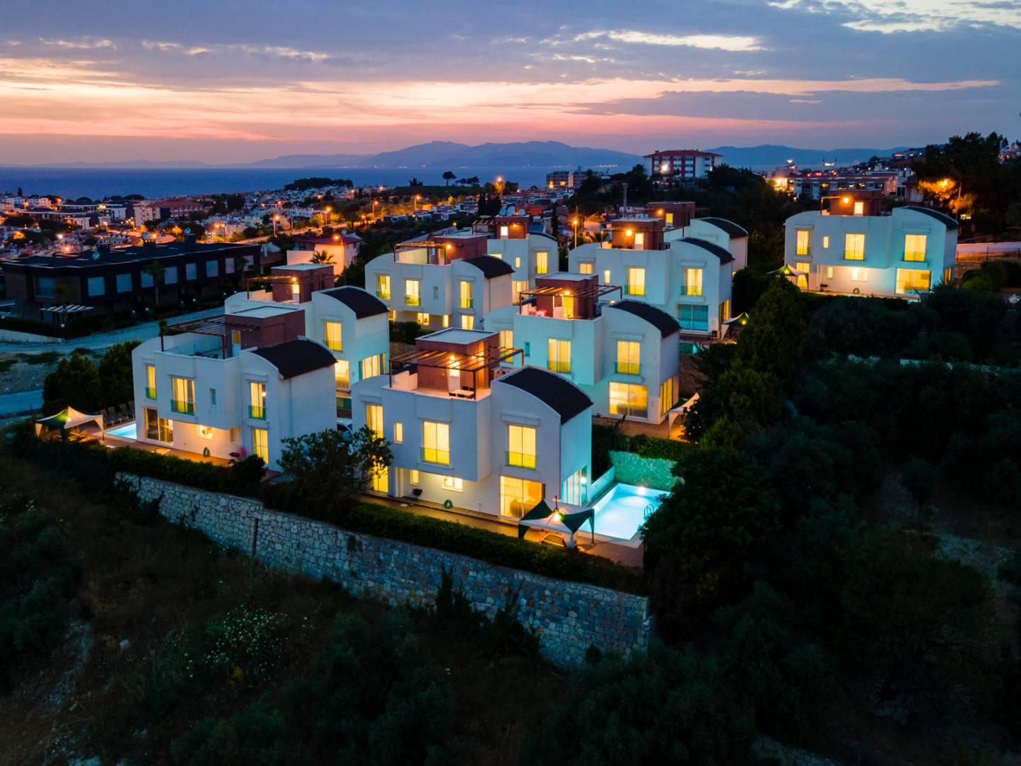 Kuşadası Kadınlar Denizi'nde Deniz Manzaralı, Özel Havuzlu, Lüks Villa-12718