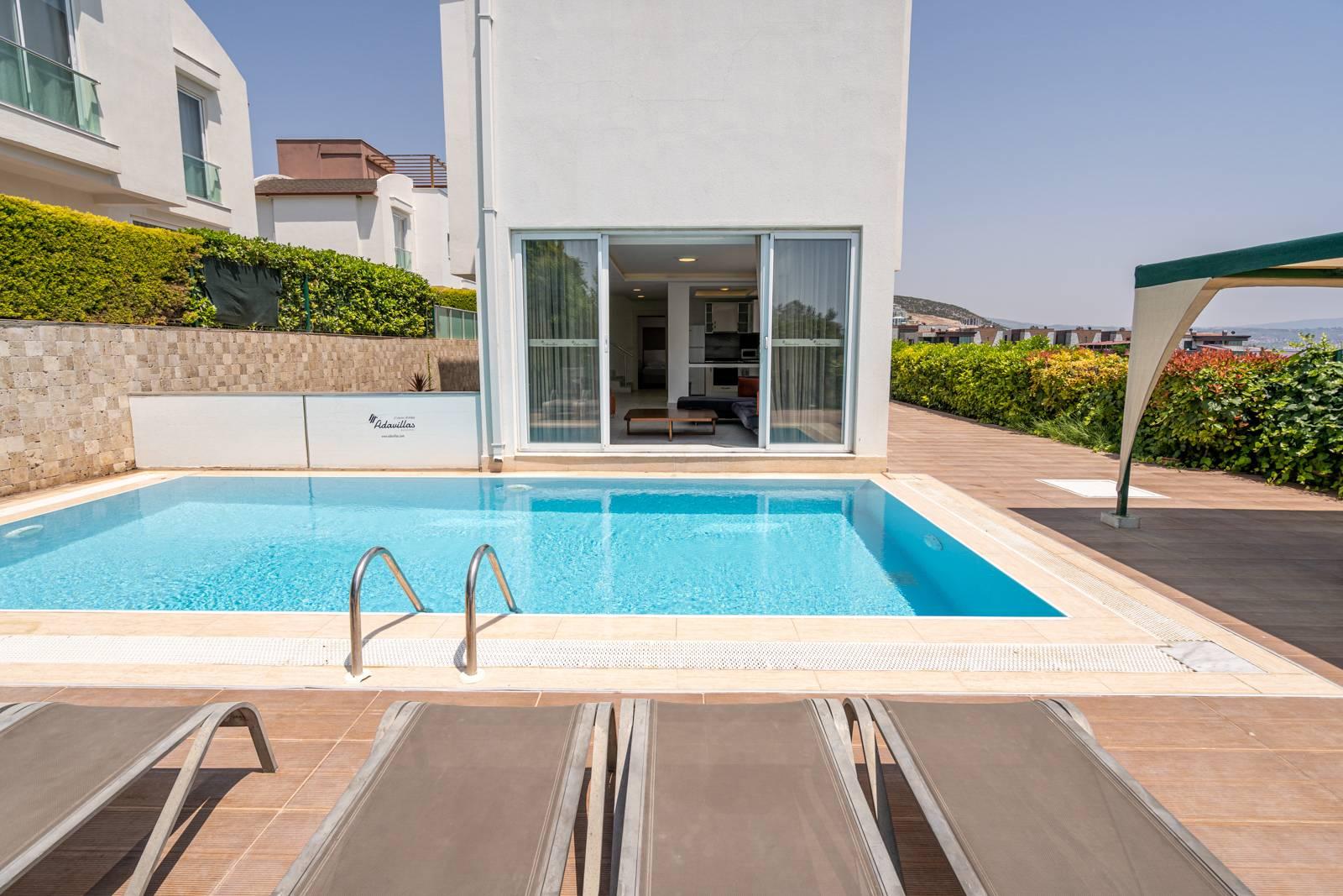 Kuşadası Kadınlar Denizi'nde Deniz Manzaralı, Özel Havuzlu, Lüks Villa-12718